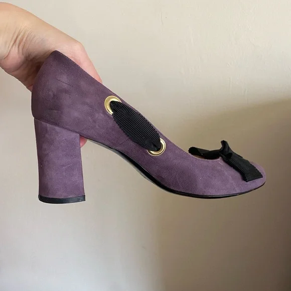 Bettye Muller Lavender Purple Suede Heel Shoes with Black Bow and Ribbon - Picture 4 of 8
